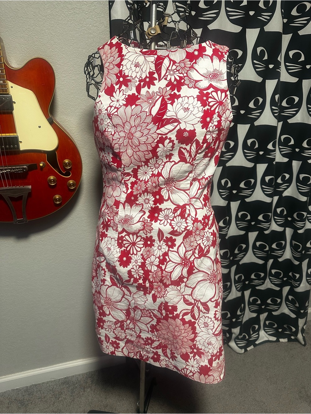 90s does 60s shift mini dress in red floral sz 4